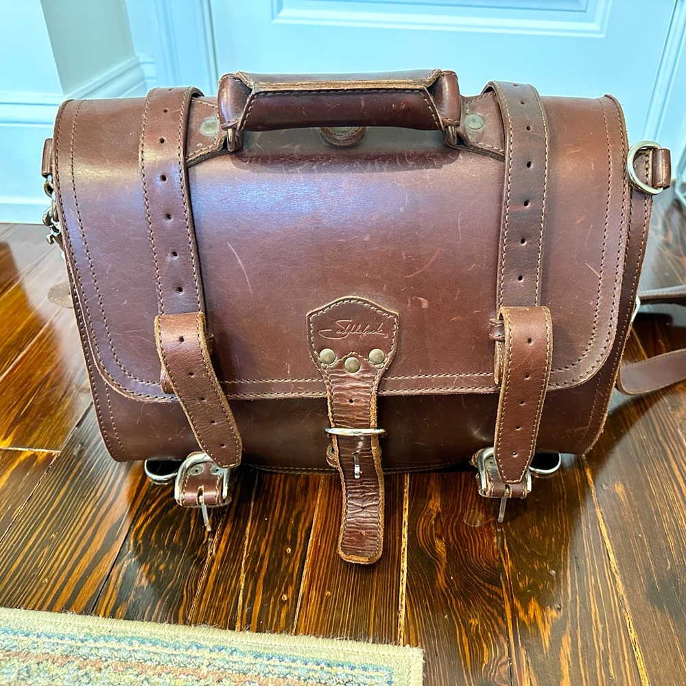 Saddleback Leather Classic Briefcase - Chestnut